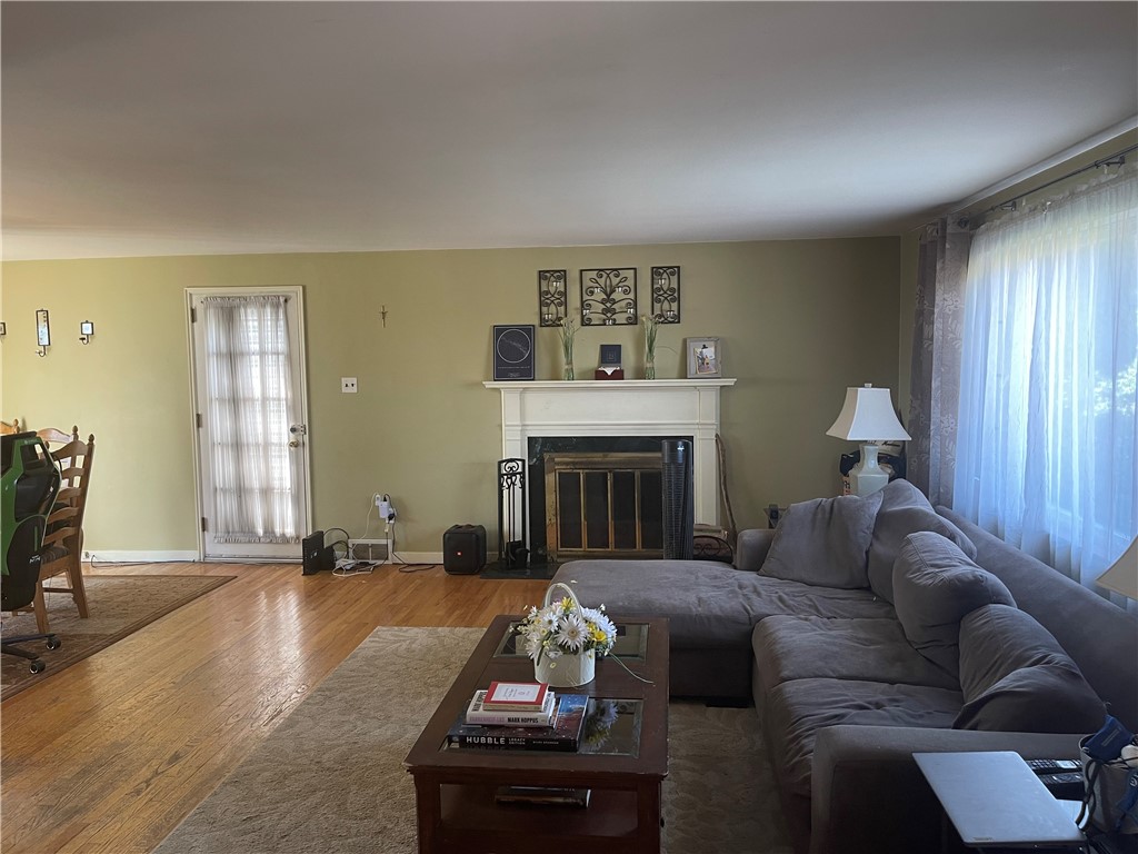 4710 Doverdell Dr Dr, Whitehall, Pennsylvania image 3