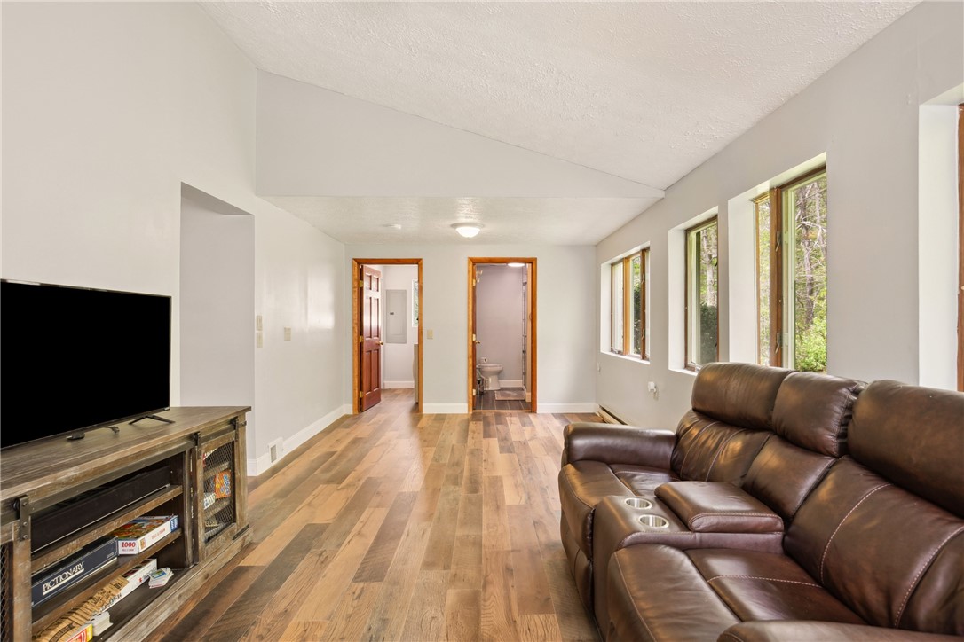 Addison Twp, Pennsylvania 15411, United States, 4 Bedrooms Bedrooms, ,2 BathroomsBathrooms,Residential,Active,125920