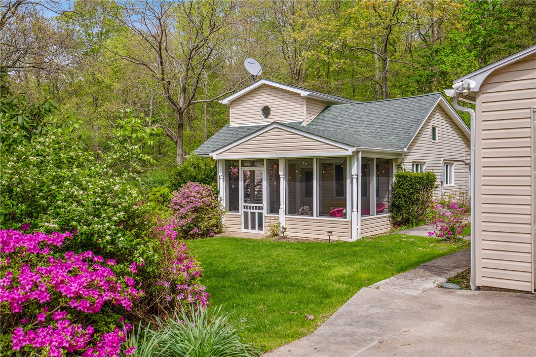 Addison Twp, Pennsylvania 15411, United States, 4 Bedrooms Bedrooms, ,2 BathroomsBathrooms,Residential,Active,125920