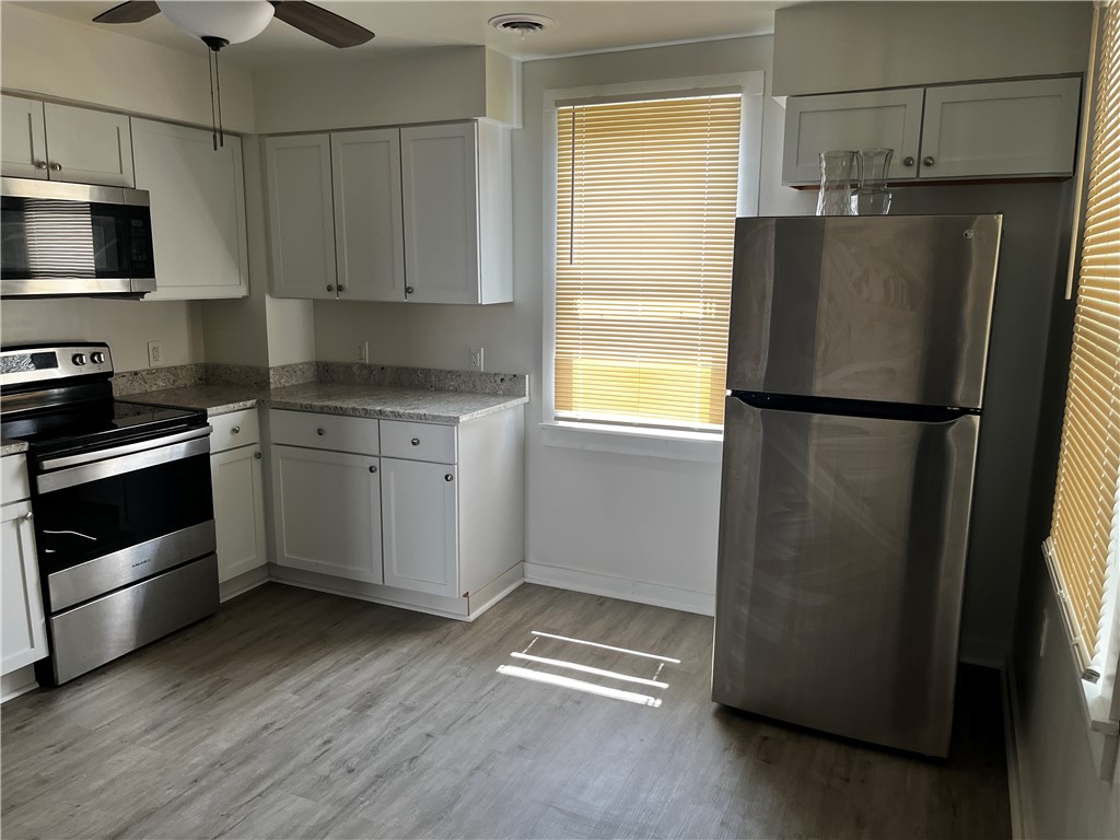 Canonsburg, Pennsylvania 15317, United States, 2 Bedrooms Bedrooms, ,1 BathroomBathrooms,Residential,Active,195799