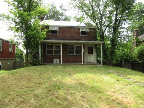 Photo of 821 Veronica Dr, Pittsburgh, PA 15235 (MLS # 1764272)