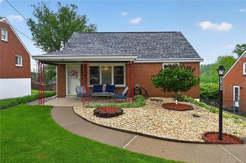 Photo of 6309 Whitewood St, South Park, PA 15129 (MLS # 1752753)