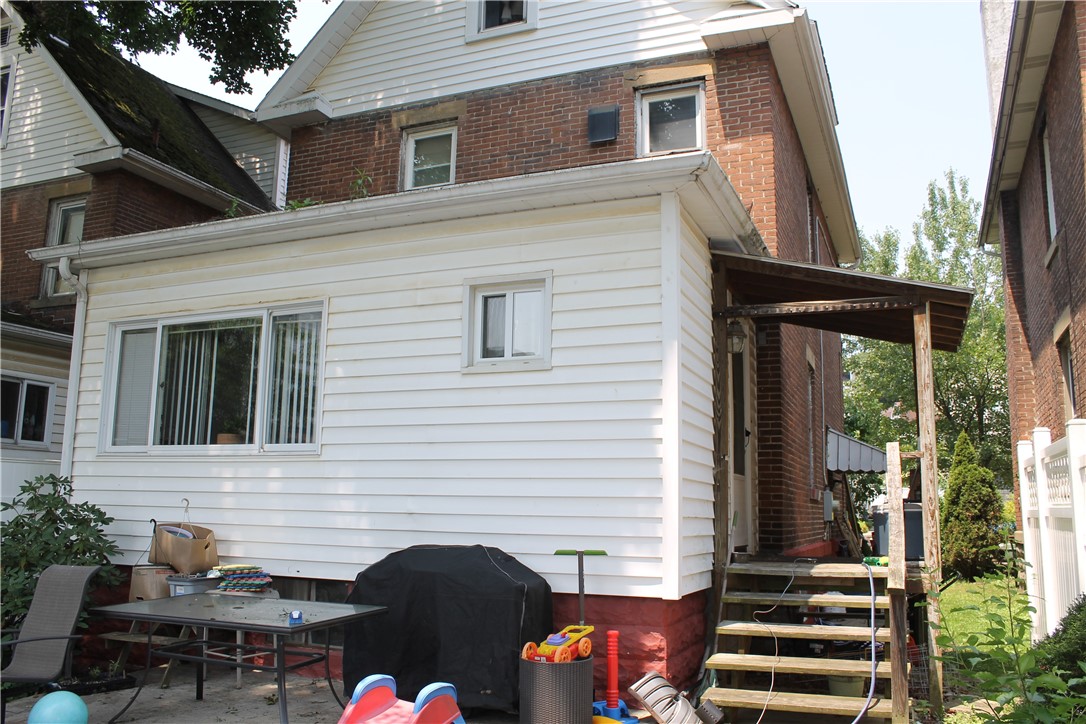 811 Wood St.