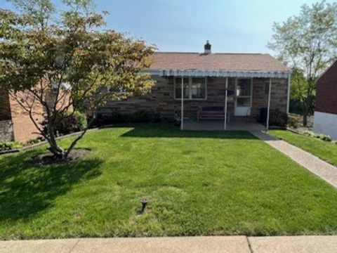 Photo of 646 Elmbank St, Pittsburgh, PA 15226 (MLS # 1727202)