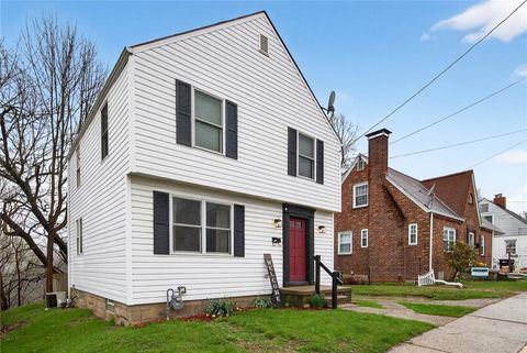 Photo of 1107 Constitution St, Tarentum, PA 15084 (MLS # 1746322)