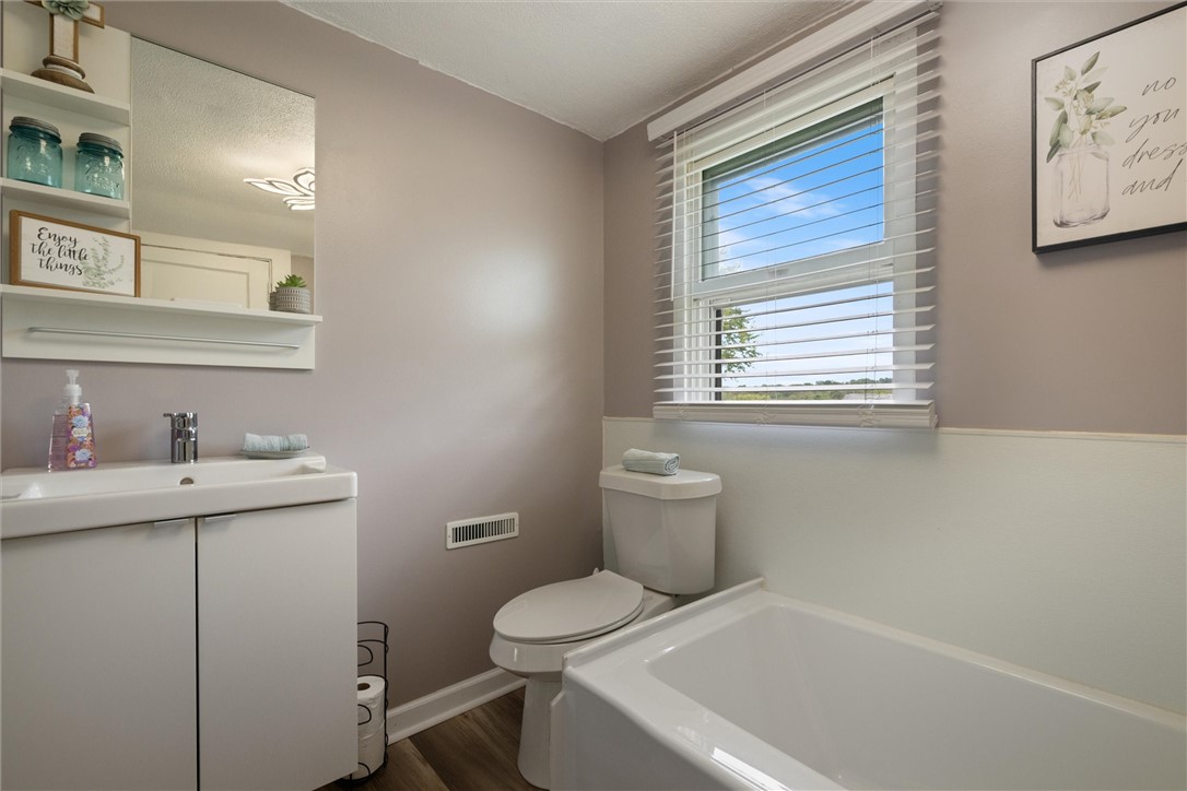 Buffalo Twp, Pennsylvania 16055, United States, 3 Bedrooms Bedrooms, ,2 BathroomsBathrooms,Residential,Active,221084