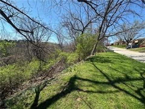Photo of 2010 Brookfield Rd, Pittsburgh, PA 15243 (MLS # 1752700)