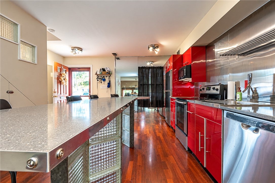 746 Carriage Cir