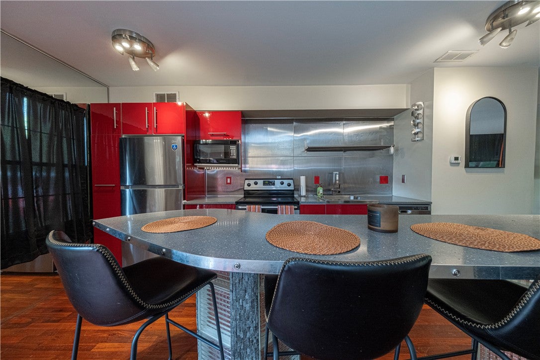 746 Carriage Cir