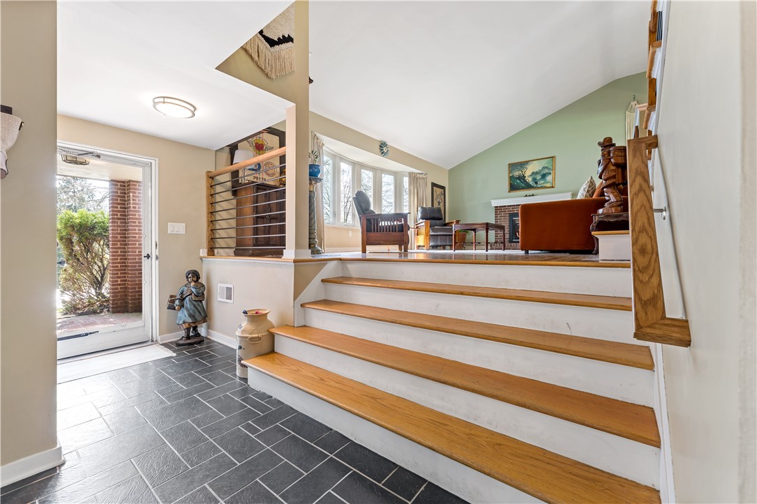 1466 Laurel Dr