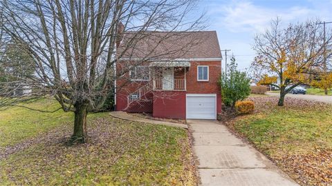 Photo of 116 Warren Dr, New Kensington, PA 15068 (MLS # 1732278)