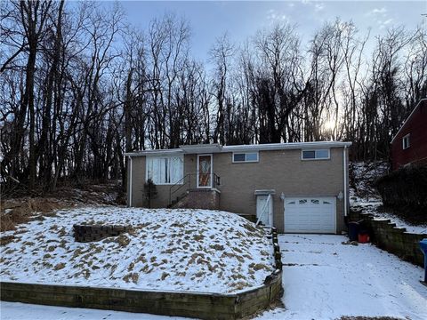 Photo of 149 Eastminster Dr, Verona, PA 15147 (MLS # 1738161)