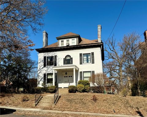 Photo of 5633 Northumberland St, Pittsburgh, PA 15217 (MLS # 1746059)