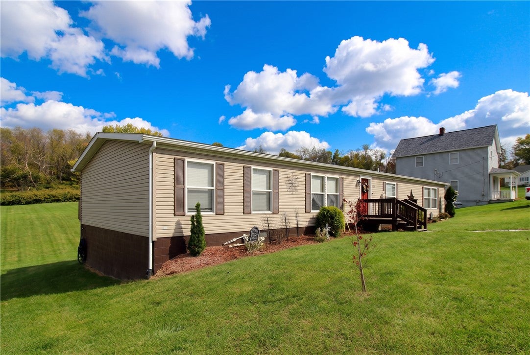832 Fellsburg Rd