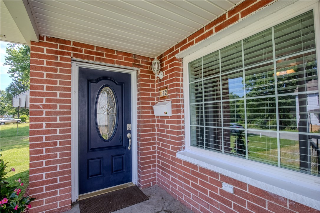 42 N Main St