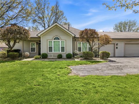Photo of 19 Stone Ridge Blvd, Hermitage, PA 16148 (MLS # 1750789)