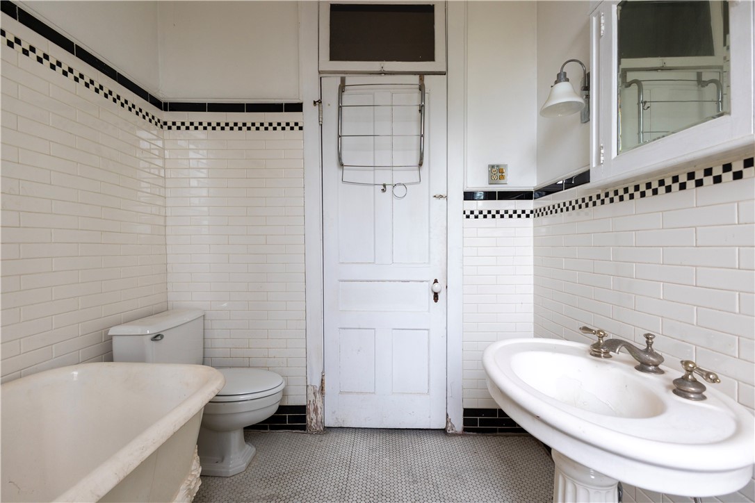 Perry Hilltop, Pennsylvania 15214, United States, 4 Bedrooms Bedrooms, ,2 BathroomsBathrooms,Residential,Contingent,108759