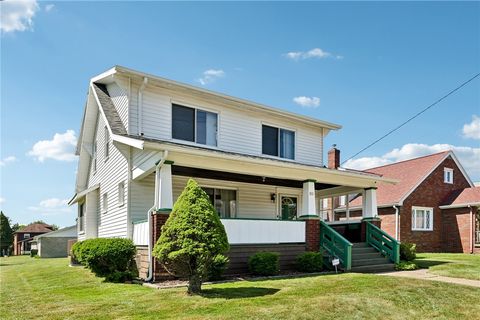 Photo of 311 Line Ave, Ellwood City, PA 16117 (MLS # 1760532)