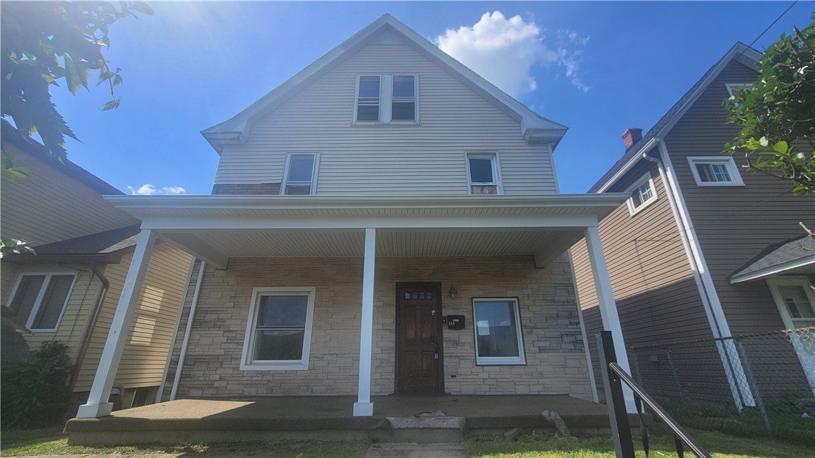 232 W 3rd St