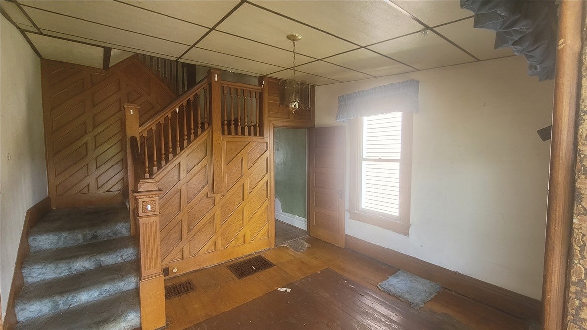 232 W 3rd St