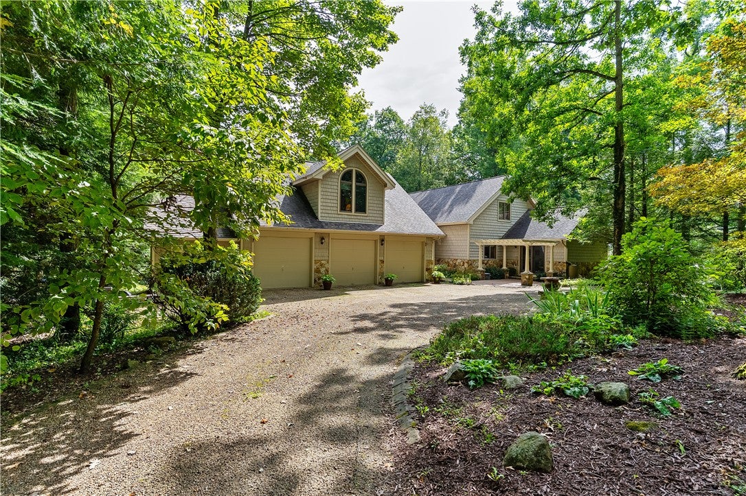 944 Latonka Dr