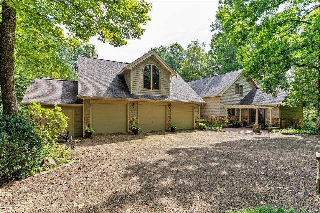944 Latonka Dr