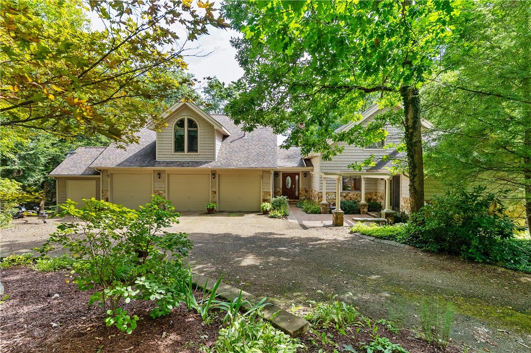 944 Latonka Dr