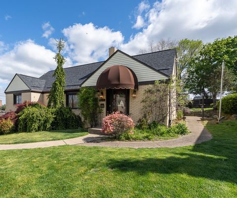 Photo of 142 Green Dr, Pittsburgh, PA 15236 (MLS # 1764423)