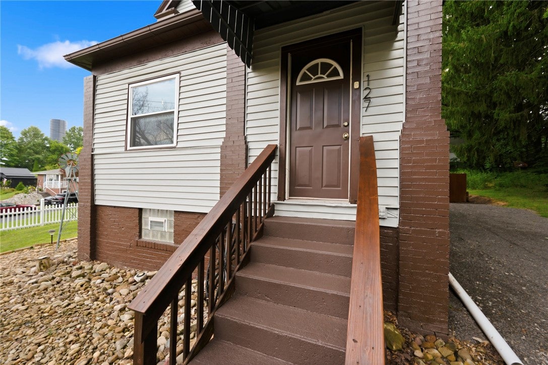 127 Orchard Ln