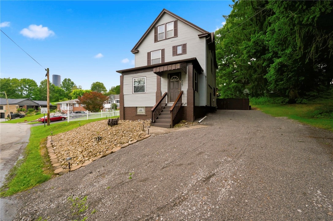 127 Orchard Ln