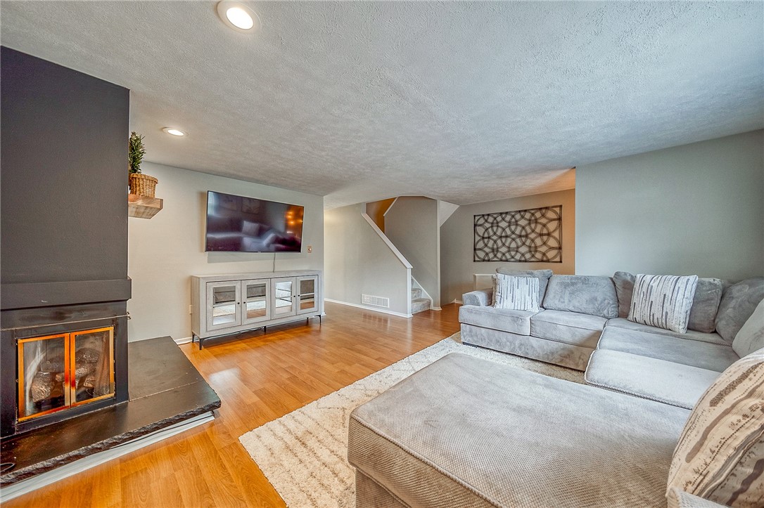 2627 Hunters Point