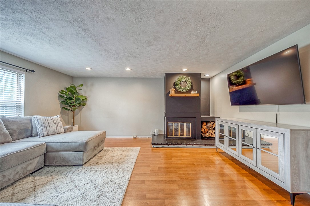 2627 Hunters Point