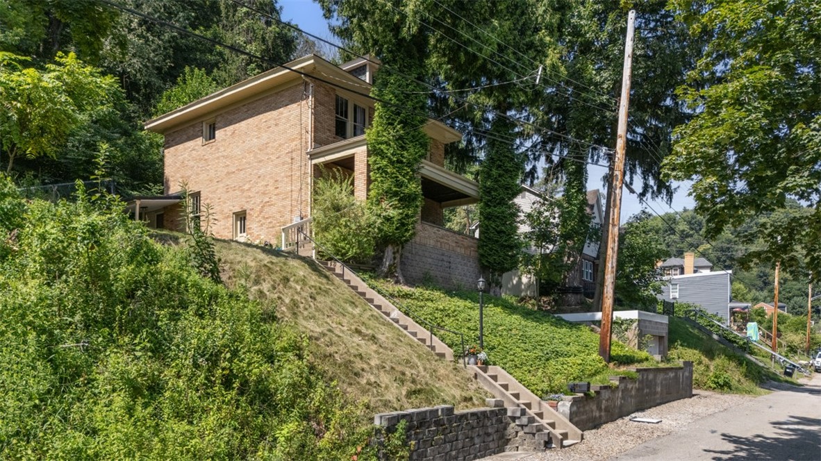 833 Reserve St