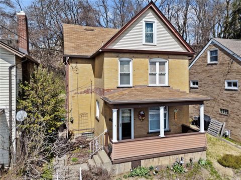 Photo of 601 E 7th Ave, Tarentum, PA 15084 (MLS # 1748809)