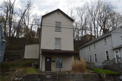 Photo of 417 Shadyside St, New Castle, PA 16101 (MLS # 1742688)