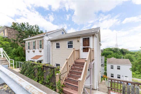 Photo of 452 William St, Pittsburgh, PA 15211 (MLS # 1760957)