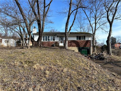 Photo of 317 Alpine Village Dr, Monroeville, PA 15146 (MLS # 1737961)