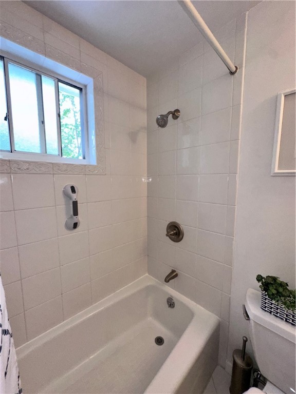 Scott Twp - Sal, Pennsylvania 15220, United States, 4 Bedrooms Bedrooms, ,2 BathroomsBathrooms,Residential,Contingent,129820