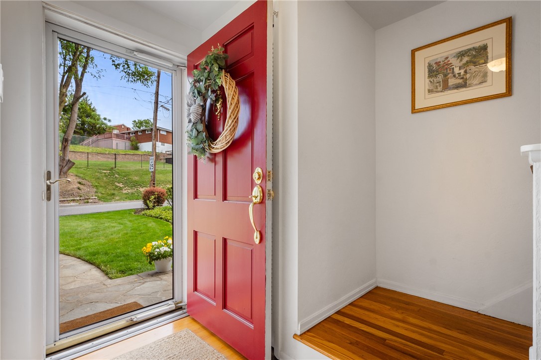Scott Twp - Sal, Pennsylvania 15220, United States, 4 Bedrooms Bedrooms, ,2 BathroomsBathrooms,Residential,Contingent,129820