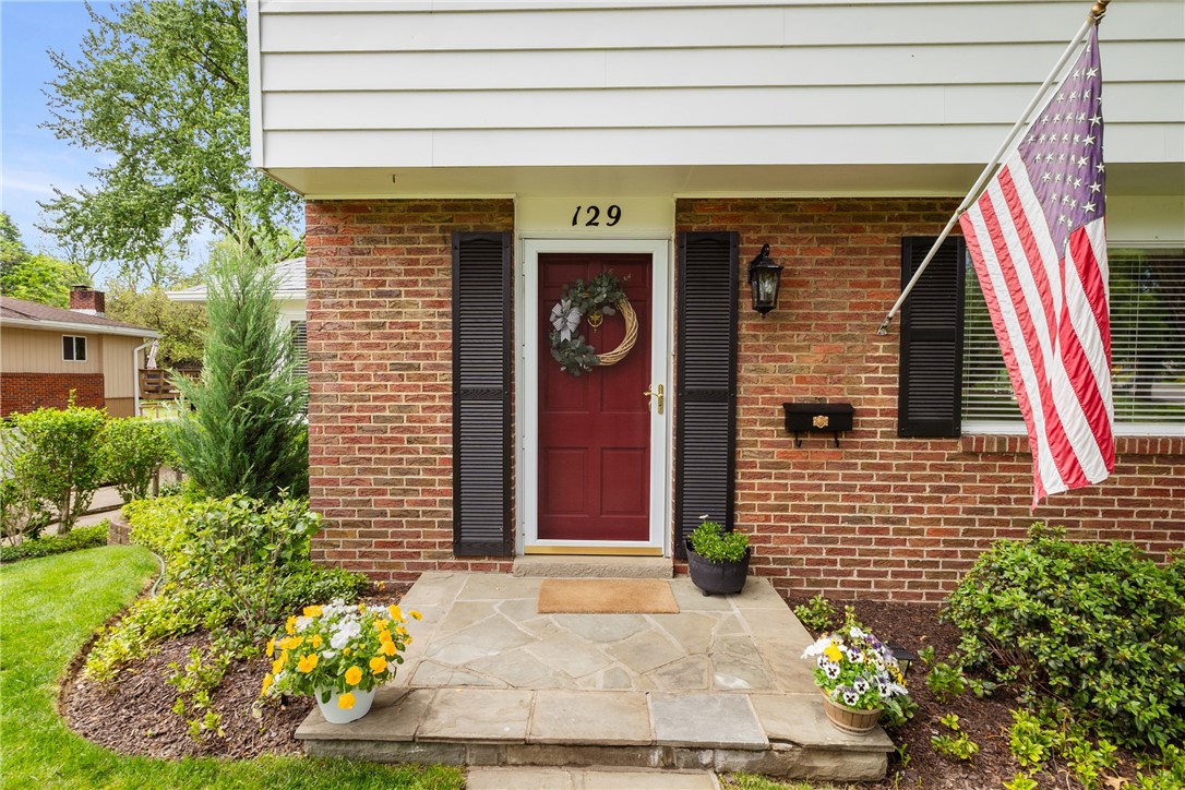 Scott Twp - Sal, Pennsylvania 15220, United States, 4 Bedrooms Bedrooms, ,2 BathroomsBathrooms,Residential,Contingent,129820