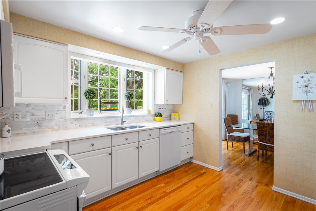 Scott Twp - Sal, Pennsylvania 15220, United States, 4 Bedrooms Bedrooms, ,2 BathroomsBathrooms,Residential,Contingent,129820
