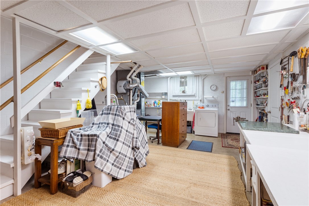 Scott Twp - Sal, Pennsylvania 15220, United States, 4 Bedrooms Bedrooms, ,2 BathroomsBathrooms,Residential,Contingent,129820