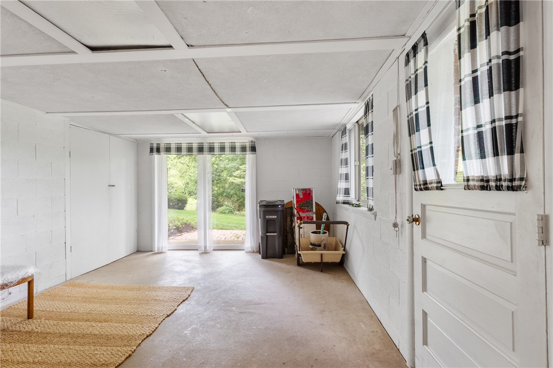 Scott Twp - Sal, Pennsylvania 15220, United States, 4 Bedrooms Bedrooms, ,2 BathroomsBathrooms,Residential,Contingent,129820