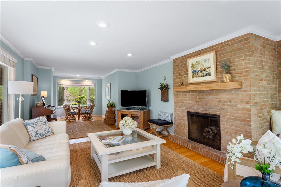 Scott Twp - Sal, Pennsylvania 15220, United States, 4 Bedrooms Bedrooms, ,2 BathroomsBathrooms,Residential,Contingent,129820