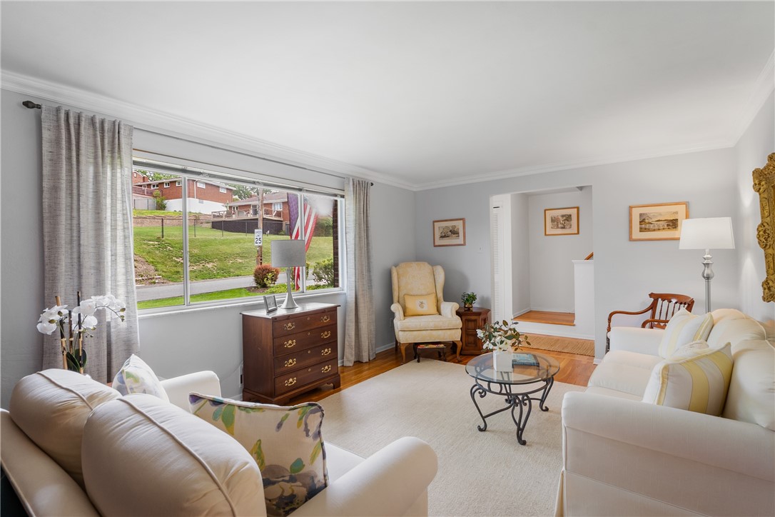 Scott Twp - Sal, Pennsylvania 15220, United States, 4 Bedrooms Bedrooms, ,2 BathroomsBathrooms,Residential,Contingent,129820