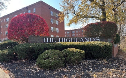 Photo of 5900 Babcock Blvd #7, Pittsburgh, PA 15237 (MLS # 1758853)
