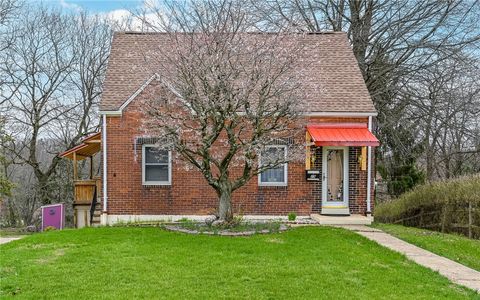 Photo of 29 Garden Ter, Pittsburgh, PA 15221 (MLS # 1746058)