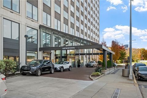 Photo of 320 Fort Duquesne Blvd #5D, Pittsburgh, PA 15222 (MLS # 1729011)