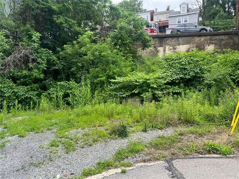 Photo of 2415 S 18th St, Pittsburgh, PA 15203 (MLS # 1738119)