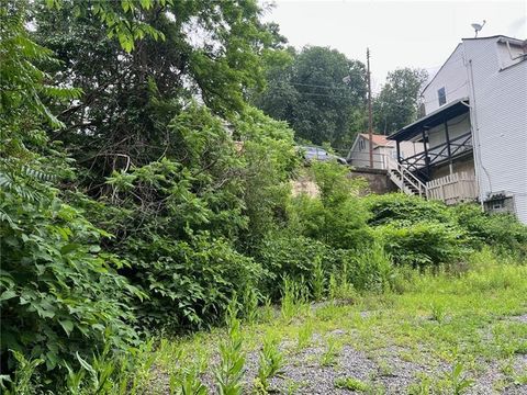 Photo of 2415 S 18th St, Pittsburgh, PA 15203 (MLS # 1738119)